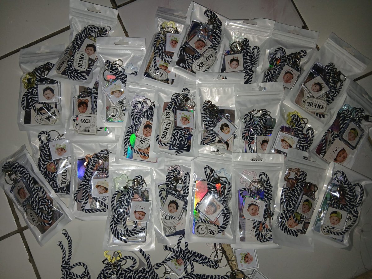 pijjagomza's tweet photo. 《 FREEBIES FOR EXHORIZON JAKARTA 》📢📢📢

🗓 ONLY FOR DAY 1 6 JUNI 2026
📍 TBA. 

bantu abisin ya gais ga banyak ga dikit juga, semoga yang dapet suka yaaaa♡ 

#exhorizonjakarta #exo #freebiesexo #exol https://t.co/7I0tiCj5By