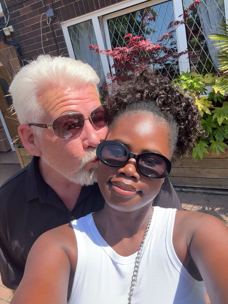 Maazijnr's tweet photo. Nigerian women now pay for dating apps to find older white men.
This is common in abuja now. https://t.co/tdgdIpXAqt