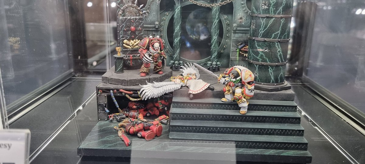 justoutofrange's tweet photo. @dosegenderos @1864Memes I took my eldest son to Warhammer World a few months back and got to see the original diorama depicting The Emperor facing Horus over the body of Sanguinius. Classic. https://t.co/1a4KkUJolt