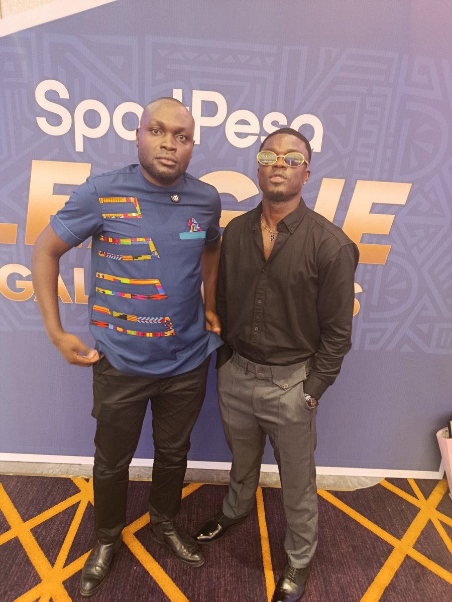AbalaWilliam's tweet photo. I rarely take photos with players, but this one was worth it.
To my Ghanaian friends, thank you for the friendship, kindness and support throughout the season.
Special thanks to @enoch_morrison8 for extending favor and grace.
No matter where the journey takes you, #SportsRadar will always be home. 💚🇬🇭⚽
#SportsRadar #SupportLocal