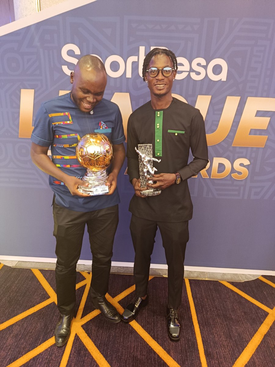 AbalaWilliam's tweet photo. I rarely take photos with players, but this one was worth it.
To my Ghanaian friends, thank you for the friendship, kindness and support throughout the season.
Special thanks to @enoch_morrison8 for extending favor and grace.
No matter where the journey takes you, #SportsRadar will always be home. 💚🇬🇭⚽
#SportsRadar #SupportLocal