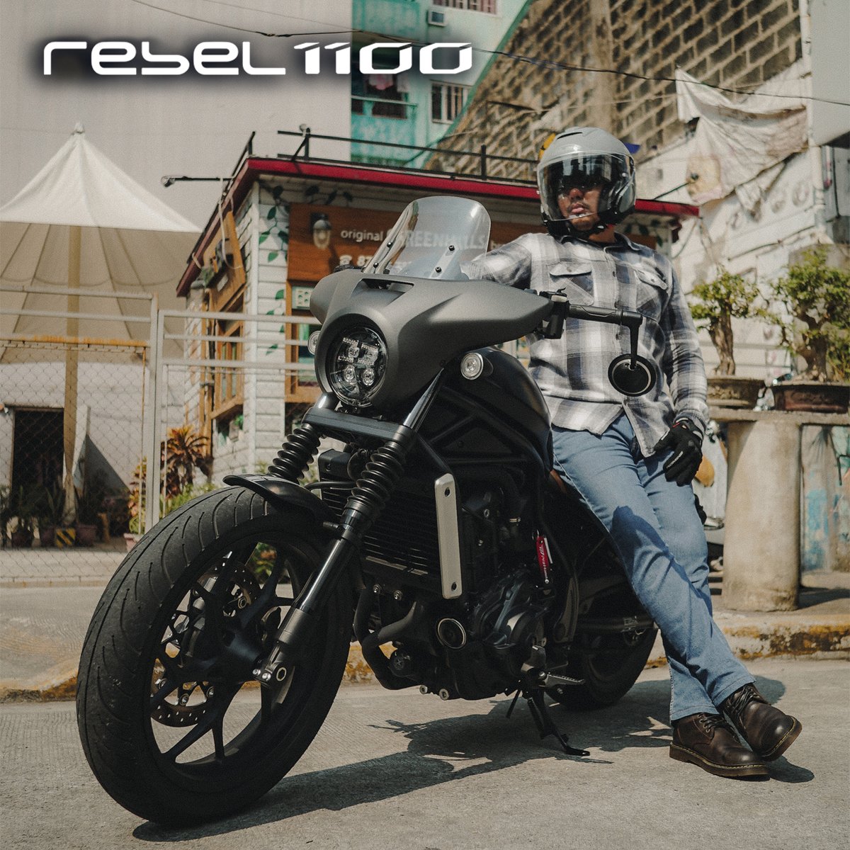 Hondaph_mc's tweet photo. Embrace the road and tour new horizons with the Rebel1100.This iconic #HondaBigBike offers Dual-Clutch Transmission (DCT) with 6-speed automatic gearbox that delivers smooth, seamless shifts with automatic and manual modes, optimized for both on‑road comfort and off‑road control https://t.co/gBLCCZjdR7