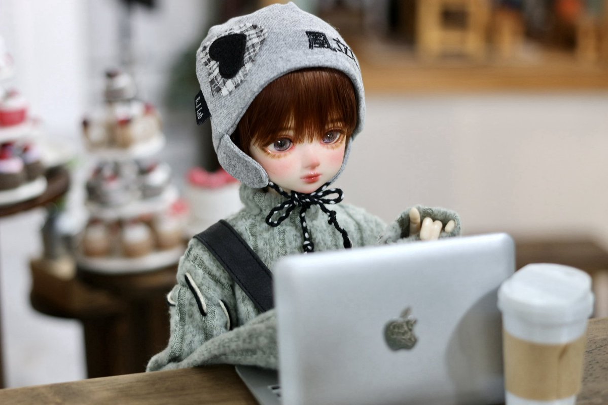 nazzzzxx9's tweet photo. ☕️💻 https://t.co/ZilcA9KWsv