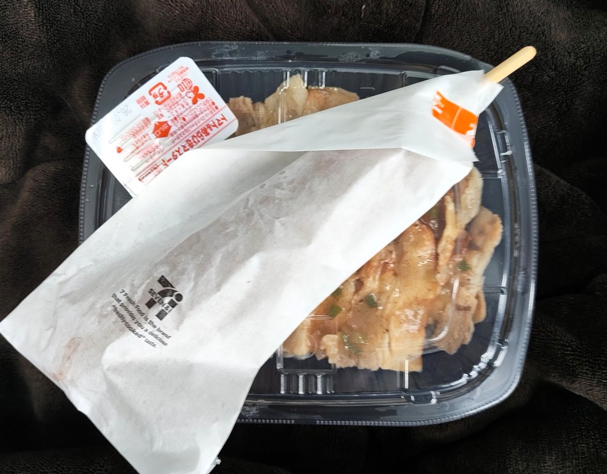 ak80u's tweet photo. なにもやる気がおきないのに、ハラだけは減るわけで。ここ数年、なるべくコンビニには行かないようにしていたのに、ブンブンのオーナーと思われるおばちゃんに確実に顔を覚えられている。近さは正義。

パリジャンサンド・スパムむすび・鶏つくね串の三種の神器により、本来はファミマ派なのですが。 https://t.co/Q8kILhkV0a