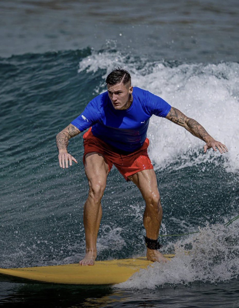 Kasemiireraquel's tweet photo. Look at our 100m surfing without a life jacket😭😭 https://t.co/BkbmkZcwRh