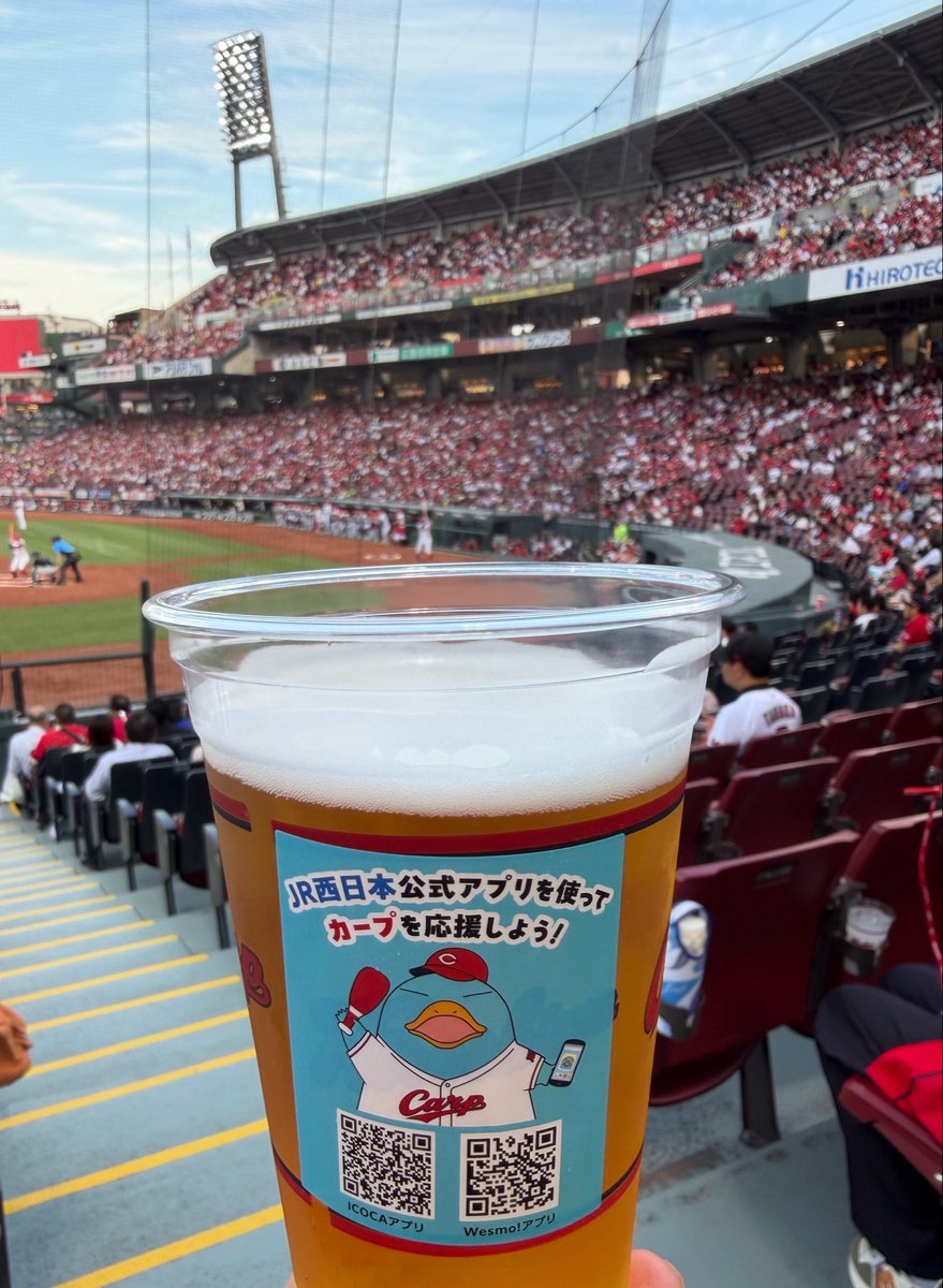 carp51cc's tweet photo. ビール¥500🍻
カードもらって、二俣くんと田村くんでした✨ https://t.co/DvalW2HhzW