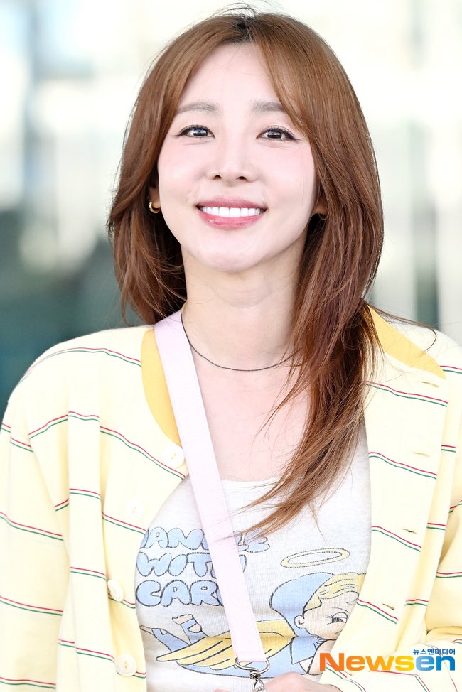 performerDARA's tweet photo. Press photos of DARA at Incheon International Airport en route to Vietnam for K-Pulse Hanoi 2026 

#SandaraPark #산다라박 https://t.co/bi47VeIaJG