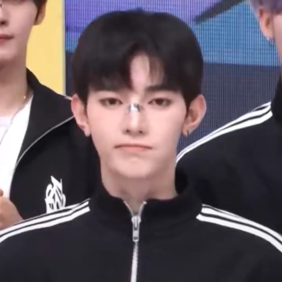 ha0k3's tweet photo. 눈마주치고씹덕사할뻔함… https://t.co/lyXb8UbVCr