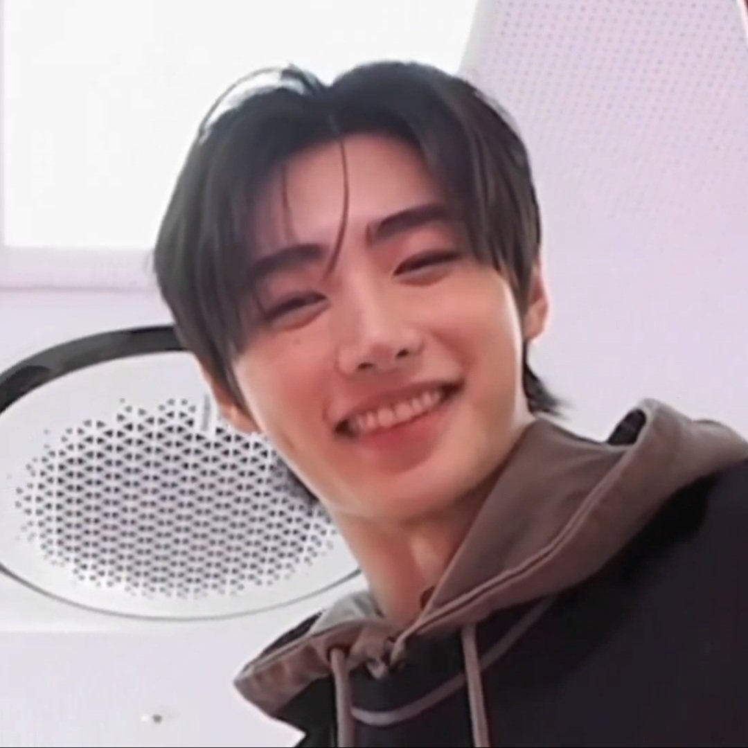 ❄️얼음별 tweet media