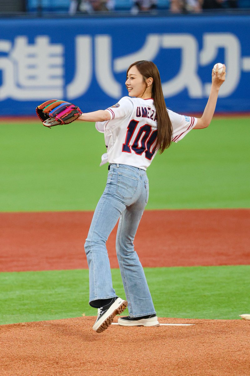 denaken1112's tweet photo. みなみん！
とてもかっこよかったし可愛い！

卒業後初のお仕事！

2026/06/05  @明治神宮野球場

#東京ヤクルト
#swallows
#梅澤美波
#始球式 https://t.co/vcCaPa3pmA