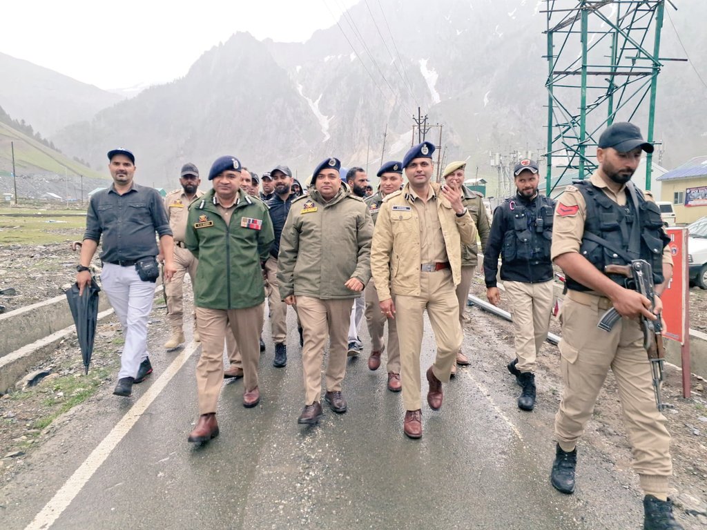 statevision10's tweet photo. In preparation for the forthcoming Shri #AmarnathJiYatra2026, IGP Kashmir, Shri V.K. Birdi-IPS, and other senior officers visited the #BaltalBaseCamp to review the pace of #security and #Logistical arrangements being put in place for the smooth conduct of the #Yatra.
@Dhama_IPS https://t.co/lSPLHrj0Gr