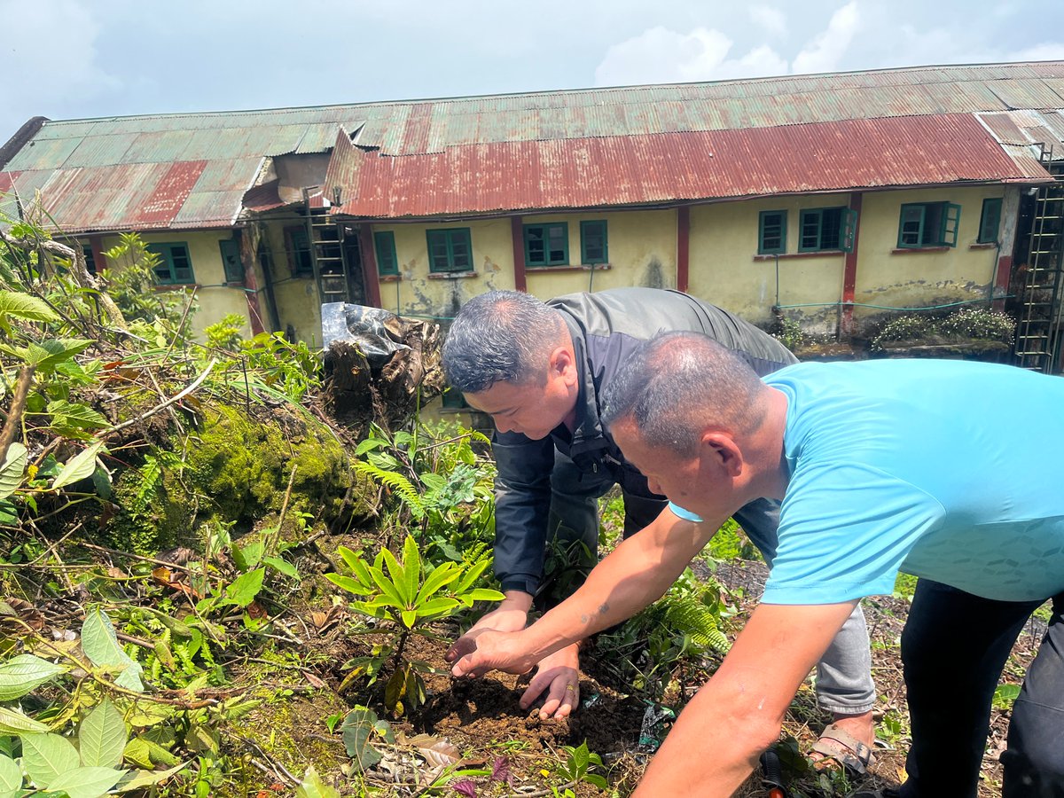 CEOJALAPAHAR's tweet photo. On the occasion of World Environment Day, Jalapahar Cantonment Board, in collaboration with WWF India, Darjeeling, successfully conducted a plantation drive to promote environmental conservation and a greener future. https://t.co/wXOBUOh83K