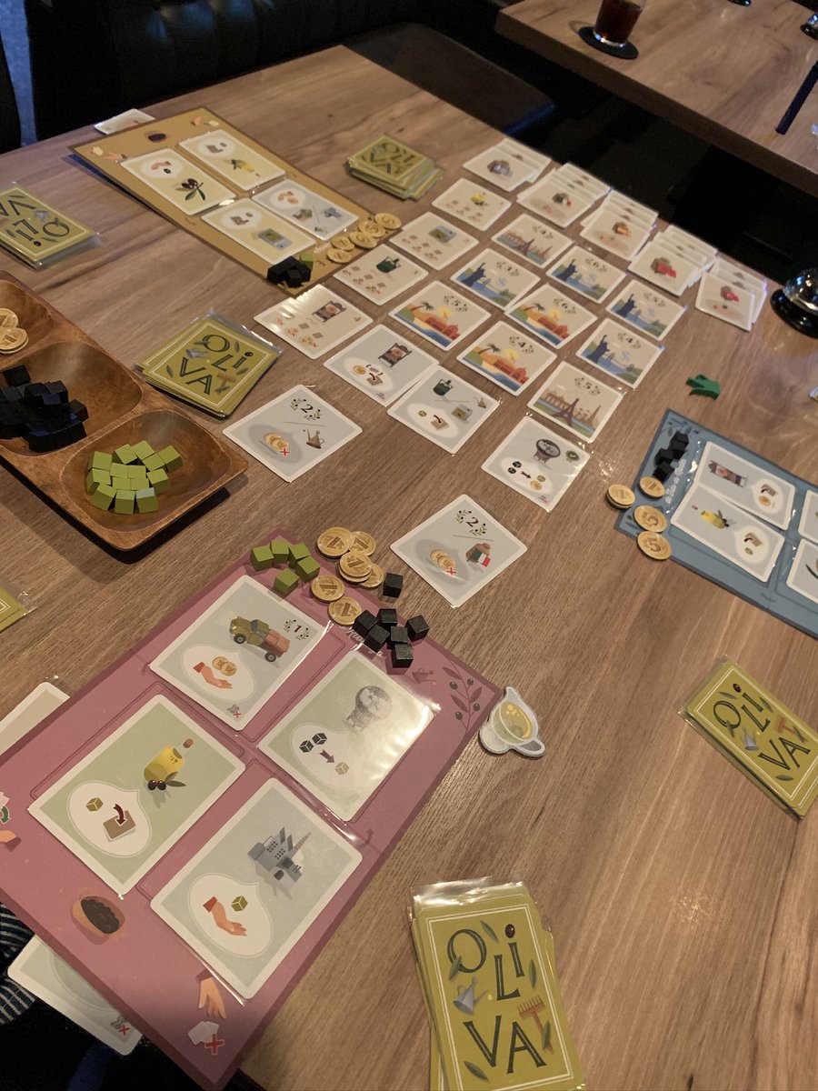 GAMESALOON's tweet photo. ゲームサルーン、OPENしました🎮
18時半〜朝5時まで営業中！
駄菓子食べ放題もあります！

飲み放題2h 3500円〜
単品は1h 1300円(1d付き)～

通常飲み放題にクラフトビールあり🍺

ボードゲーム、カラオケ、ダーツ、その他にもたくさんゲーム揃ってます🎯

#ゲームバー #名古屋 #ボードゲーム #ダーツ https://t.co/JTquq9XfX2