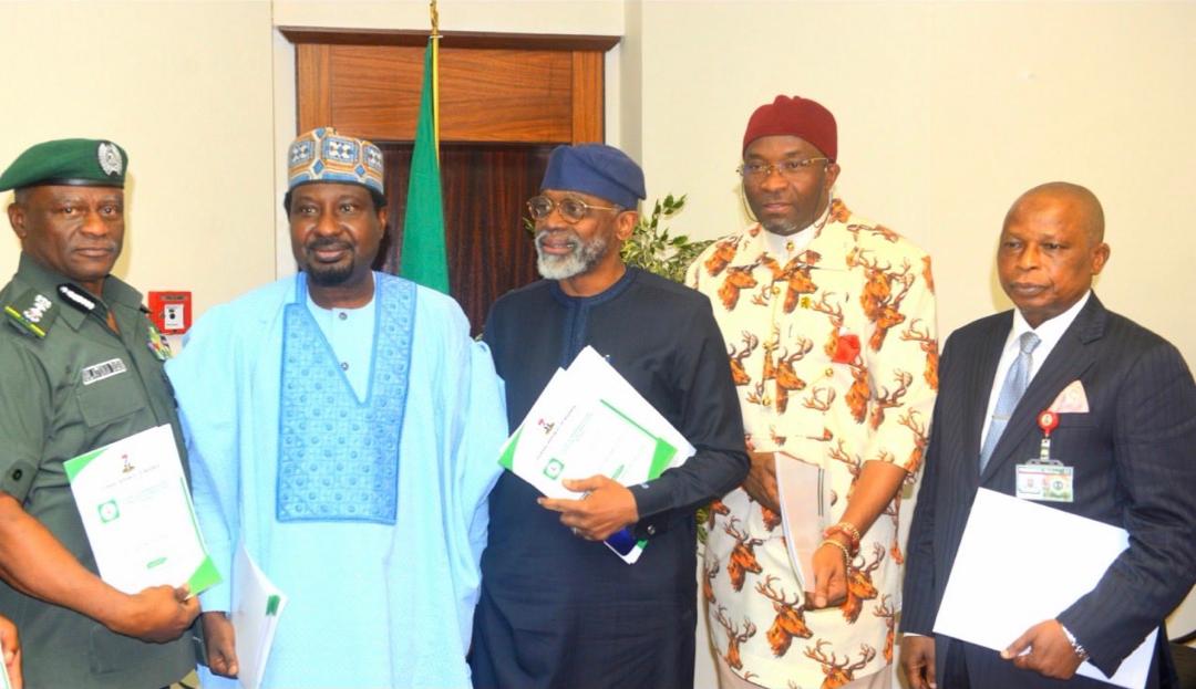 thecompasshub's tweet photo. Gbajabiamila: State police proposal now at constitutional amendment stage

Femi Gbajabiamila, chief of staff to President Bola Tinubu, says deliberations on the proposed establishment of state police have advanced to the stage of considering necessary constitutional amendments.

Gbajabiamila spoke on Thursday while addressing State House correspondents after a consultative meeting on state police convened by the presidency.