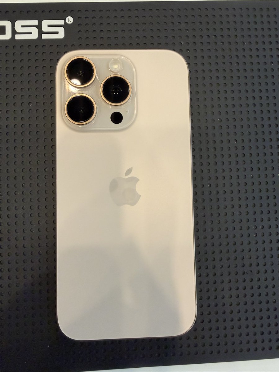 ShafiqaRafi's tweet photo. Selling my phone 16 pro 📱
Still in good condition overall — just upgraded.

Details:
• Mild discoloration
• Small scratch
• Battery health: 88%
• Cycle count: 700+

Price: RM2500

PM for more detailed condition of the phone 🤍 https://t.co/YeWFa7YH0O