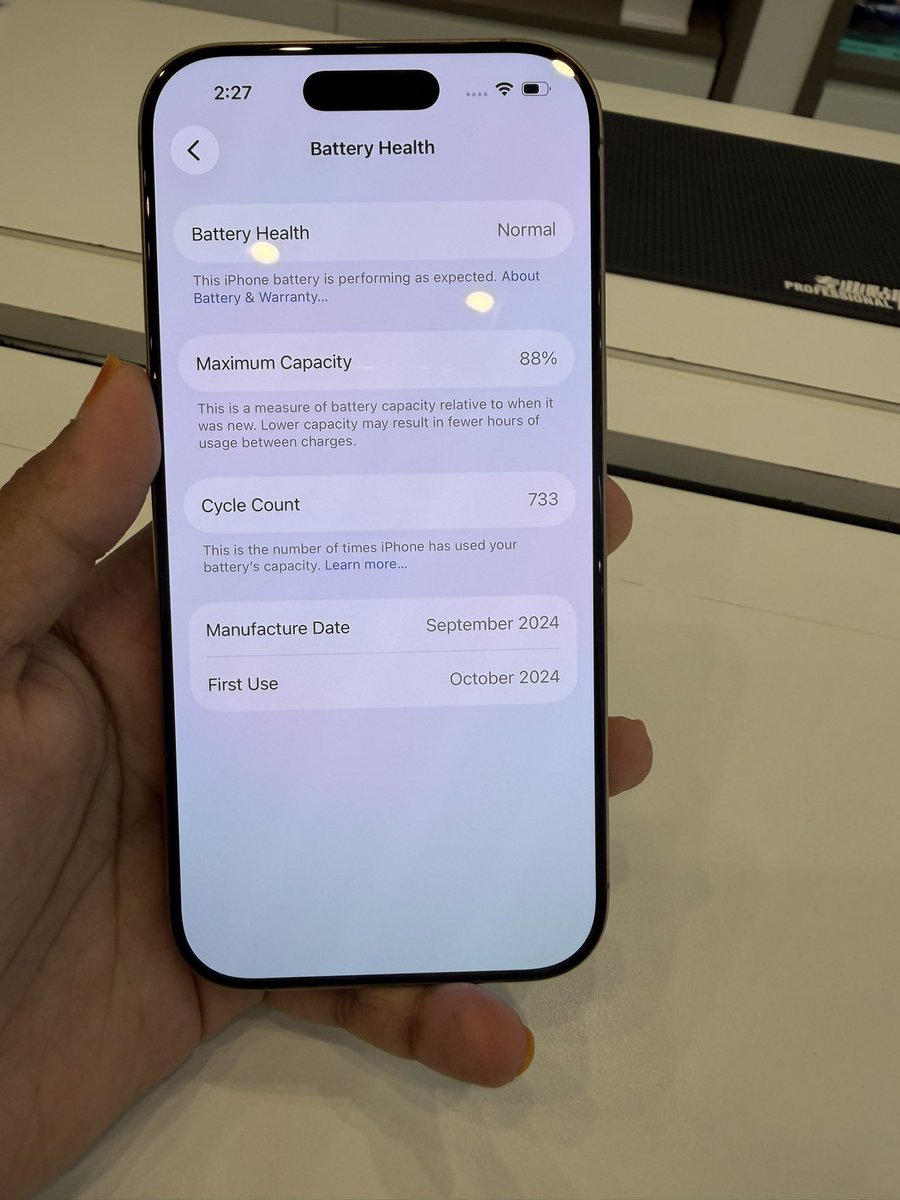 ShafiqaRafi's tweet photo. Selling my phone 16 pro 📱
Still in good condition overall — just upgraded.

Details:
• Mild discoloration
• Small scratch
• Battery health: 88%
• Cycle count: 700+

Price: RM2500

PM for more detailed condition of the phone 🤍 https://t.co/YeWFa7YH0O