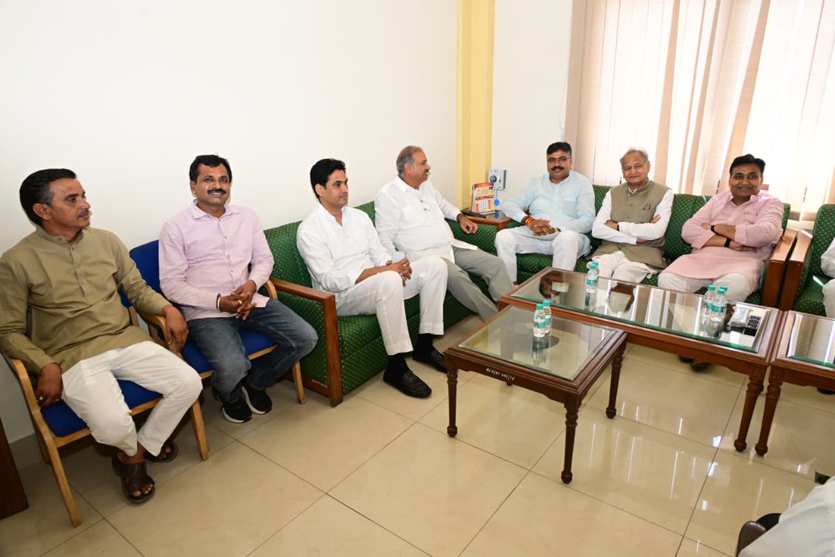 ashokgehlot51's tweet photo. आज विधानसभा में राजस्थान से राज्यसभा प्रत्याशी के रूप में श्री नीरज डांगी के नामांकन के दौरान उपस्थित रहकर उन्हें हार्दिक बधाई एवं शुभकामनाएं दीं। https://t.co/GtQFHynpSB