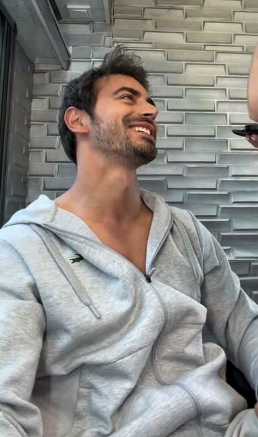 fairyshhhh's tweet photo. How is every profile, every angle, every picture ridiculously hot?
Ilsu really bagged the finest man ❤️‍🔥🫠
#arafta https://t.co/wRwd7EomEl