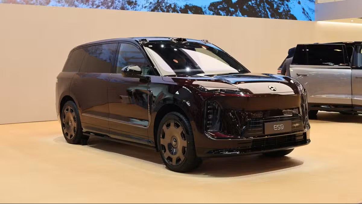 NioStrats's tweet photo. $NIO exec, MaLin, sees ES9 delivering 10k units in June

As #NIO gains momentum, LiAuto posts evaluation video of ES9's suspension shaking. Ma doubts video accuracy &amp;calls users to test ES9’s chassis vibration &amp;noise personally. Spat signls comptition btw 2 companies intensifying https://t.co/HZ5eOTsKmb
