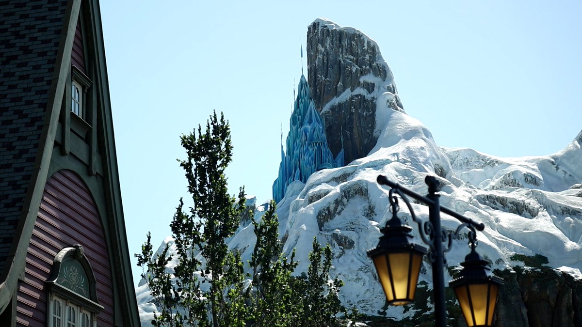 _daveam's tweet photo. Yo antes era #TeamAcero os lo juro...🤣🎢 Pero es que Disney me lo pone tan difícil... trabajan tan bien... que me han metido de lleno en el saco! 😍
Estas fotos son unas capturas de imagen del próximo video que estoy preparando para mi canal de YouTube, No te lo puedes perder!🎬 https://t.co/qyWLthEFbj
