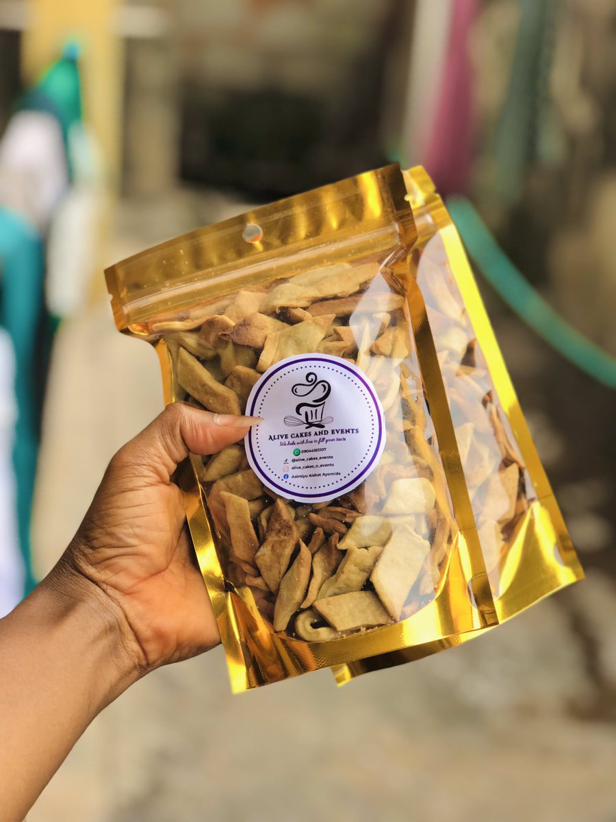 AliveCakes's tweet photo. Are you a lover of fried or baked Chinchin like my customer 🤭

My customer: Aisha can I get a baked Chinchin with low sugar

Me: why not sir😌

And trust me to deliver always, this is a sign for you to order for yours today🤗🫠
For 3k 

Your|favorite|baker❤️👨‍🍳
Mokola, Ibadan ✨ https://t.co/8d8iN9hSkQ