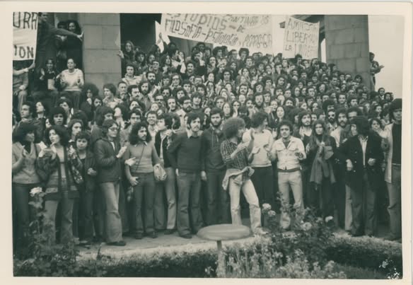 BibliotecaULL's tweet photo. Este mes se conmemora el 50 aniversario de la movilización de los estudiantes y profesorado @ULL que consolidaría las carreras de Filosofía, Pedagogía y Psicología. Esta conquista social y educativa, nacidas del encierro estudiantil y la manifestación de mayo de 1976 https://t.co/V87XqMcV33