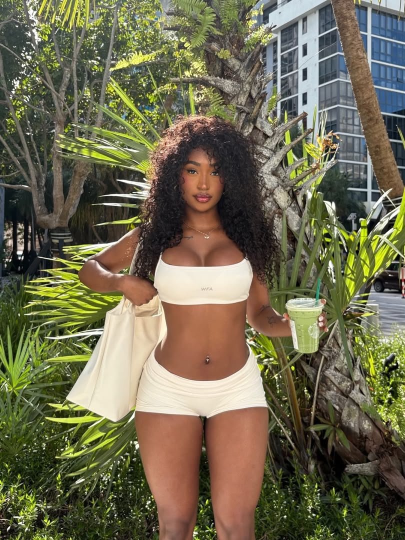 dorry7678's tweet photo. Sun kissed💛 https://t.co/U8XzDQViEr
