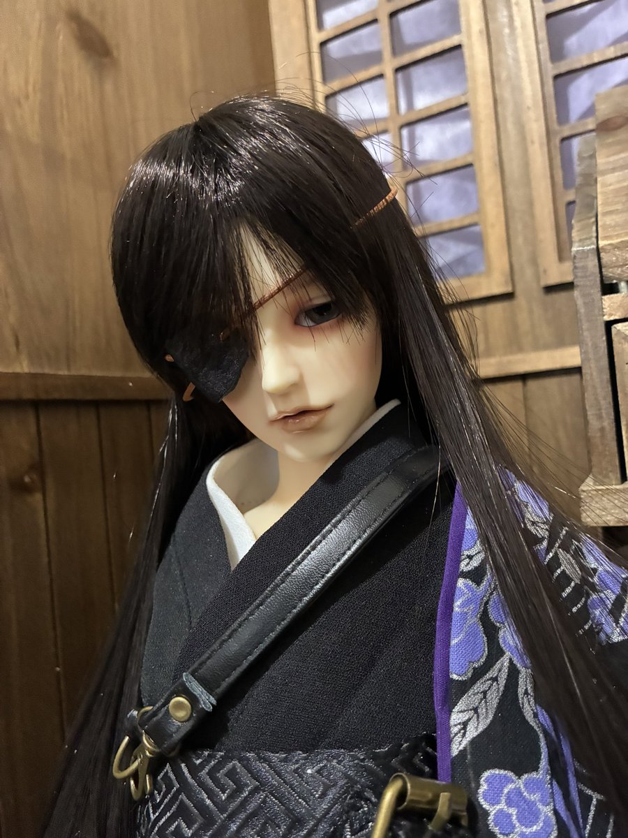 takanashi_tei's tweet photo. まさおの眼帯、結ぶのめんどくさいしずり落ちるから革で作れんかなと思った試作。ステッチ入れても良さそう
#SDGr https://t.co/R05Lvhin7x
