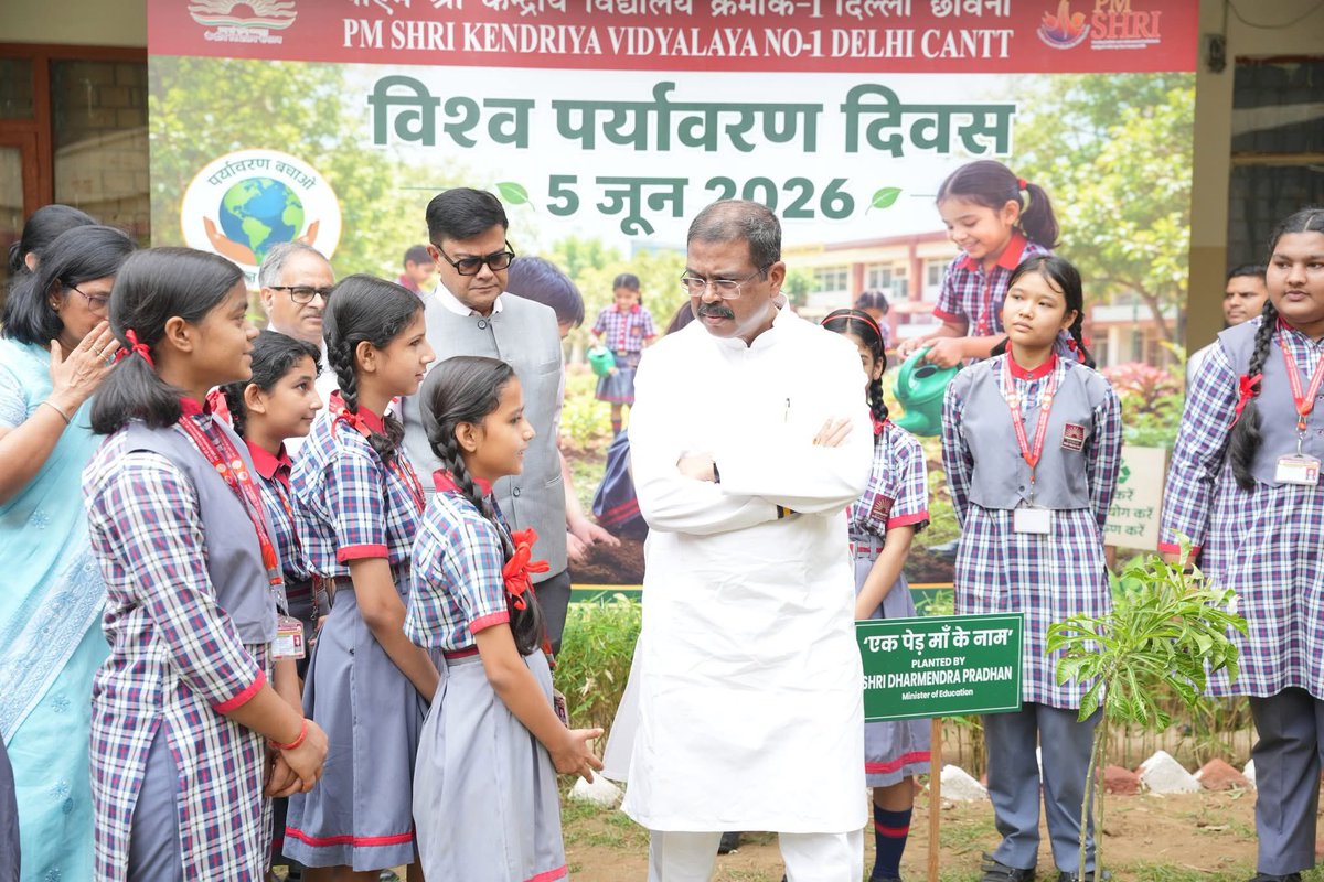 kvs_ro's tweet photo. Today, on #WorldEnvironmentDay, Hon'ble Education Minister Sh. Dharmendra Pradhan launched #EkPedMaaKeNaam3.0 at #PMSHRI KV No. 1 Delhi Cantt by planting a sapling. He also interacted with students and reviewed key initiatives under #NEP2020 and the #PMSHRI Scheme. https://t.co/I7E8KnecFI