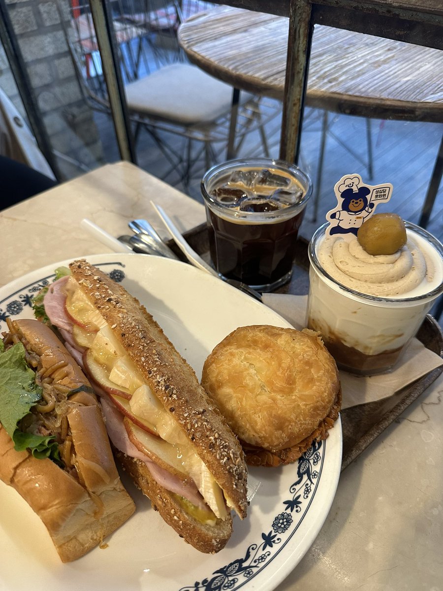 suinlink's tweet photo. 성심당 가구프다 요즘도 줄 엄청 길겠지…! https://t.co/OmLa159Kj8
