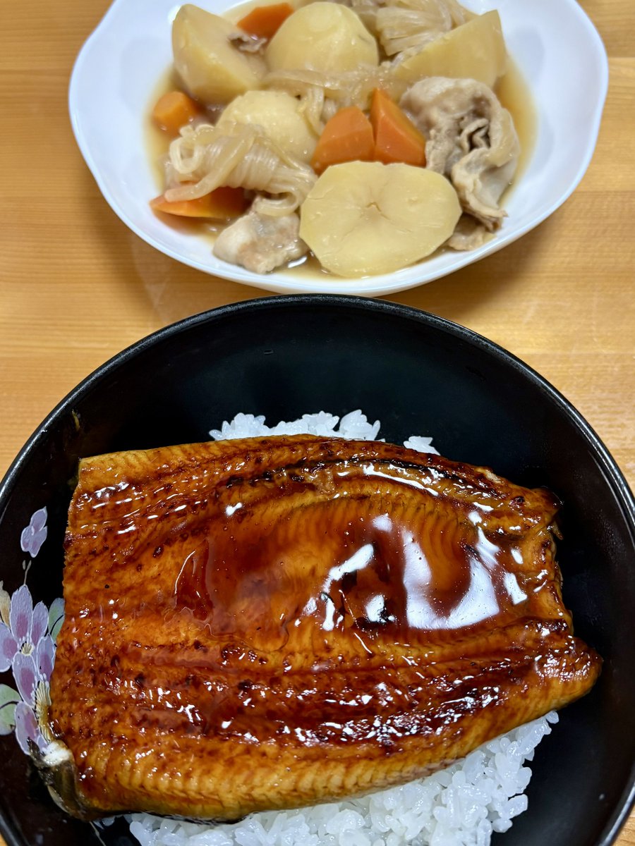sshino7uc's tweet photo. 肺がん術後25日＆UC
今日は女房の誕生日で
ケーキより鰻が食べたいと…
自宅でうな丼バースデー
変な夫婦です😆 https://t.co/WKCIfh4bLY