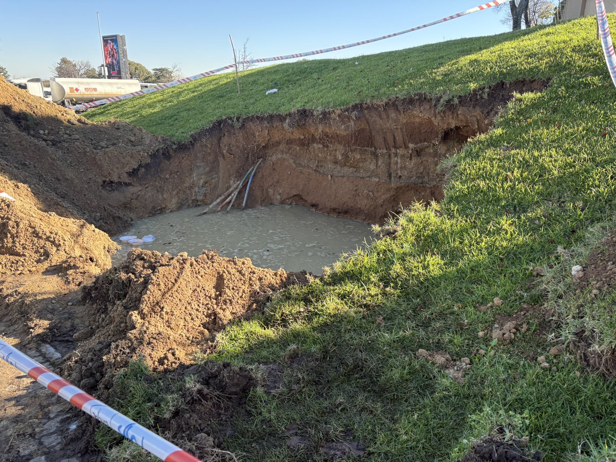 LaFredericks's tweet photo. @JHBWater @angierenprop @cllrfoleyward94 (4) this is the current situation (if I am at the right site). Looks like water needs to be drained, then the fault identified, then the part sourced, then we must be patient for recovery. https://t.co/GwFeFjLuq8