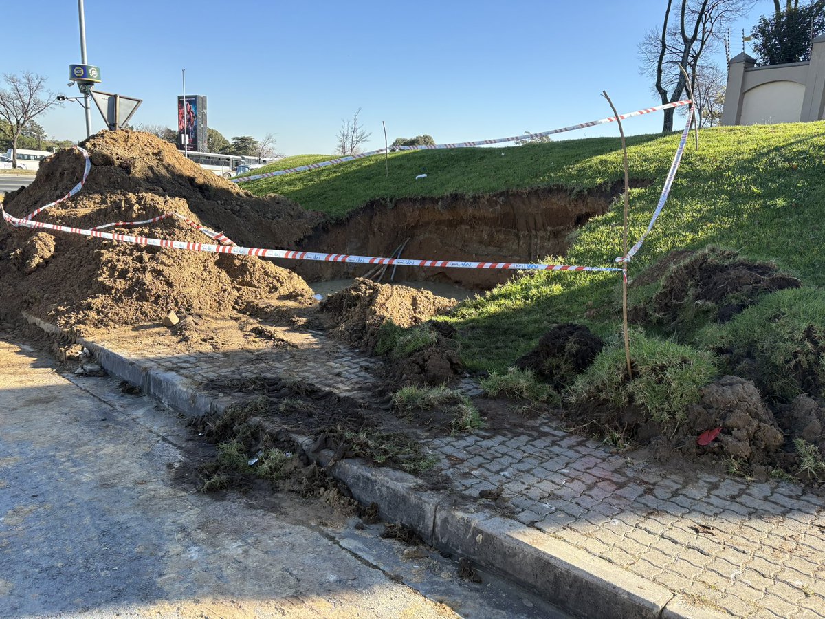 LaFredericks's tweet photo. @JHBWater @angierenprop @cllrfoleyward94 (4) this is the current situation (if I am at the right site). Looks like water needs to be drained, then the fault identified, then the part sourced, then we must be patient for recovery. https://t.co/GwFeFjLuq8