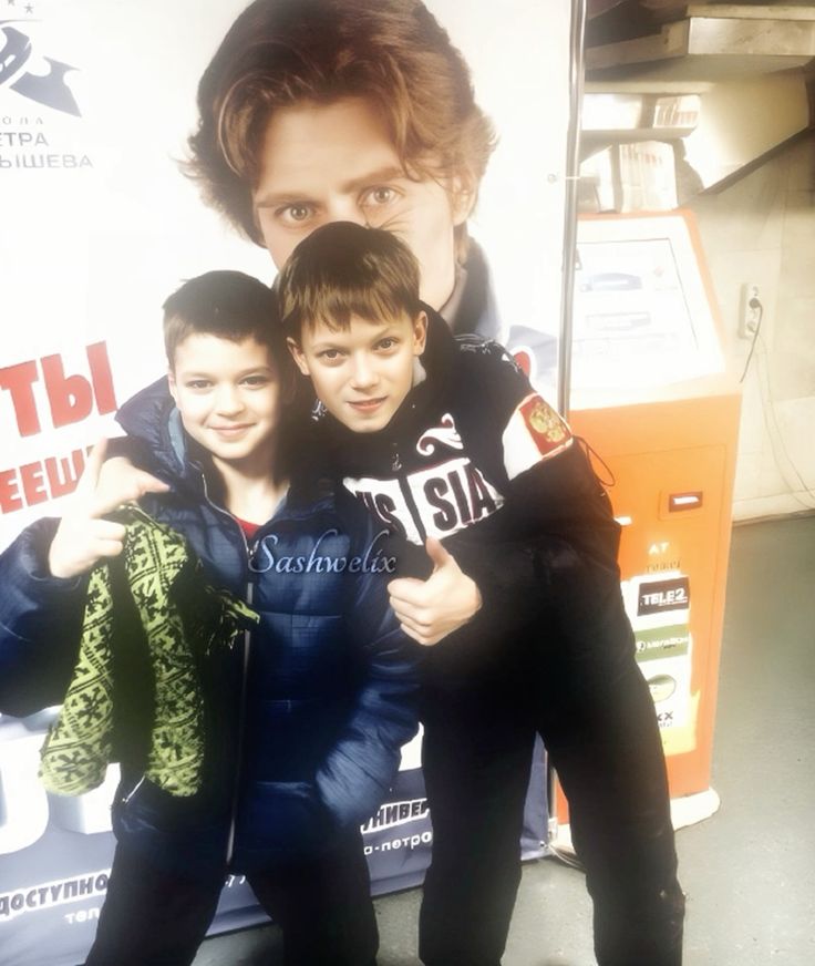 Littlebimbl's tweet photo. Сегодня день маленьких котят, поэтому дружно любуемся малюсенькими Женей, Петей и Владом с Мотей https://t.co/8qozm2rLDi