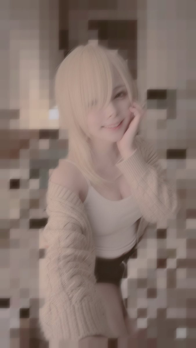Yorunouta46's tweet photo. 最近の可愛い子が着てる紐なしブラ？(チューブトップっていうらしい！)めちゃ可愛いくて好きなんだけど、、えっちすぎませんか？？！！
返信欄⬇️でネットでサイズミスって買ったおそらく？チューブトップ供養します。。。
1/2

ところで最近のX君は写真だけ載っけてもあんまり伸びないらしいので、みんなの過激な服の性癖でも教えてください(唐突)
私は下乳見えるのがえっちだと思います。
