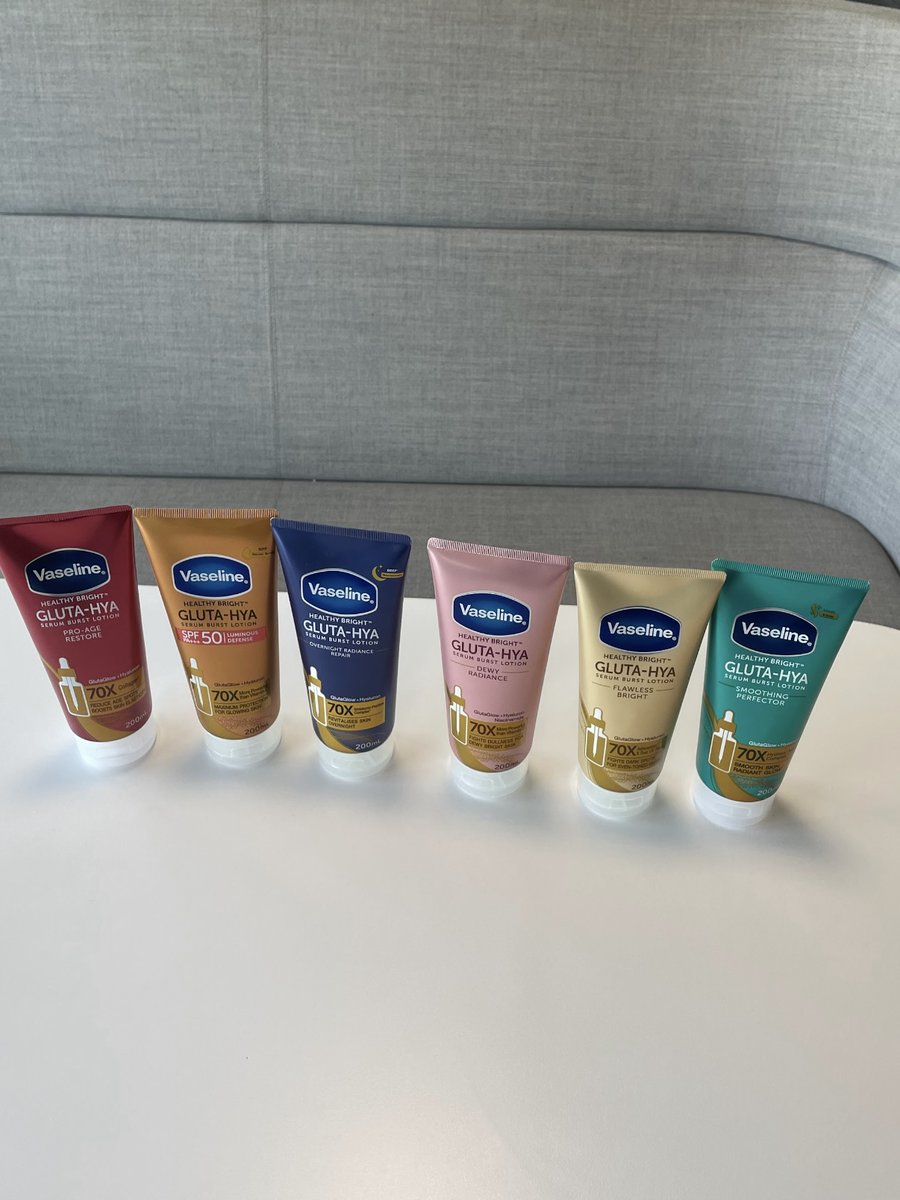 ivyesac's tweet photo. Kalau ada yang tanya kenapa aku borong Vaseline, jawabannya simpel: JENNIE 😌💖 Semoga collab ini panjang umur dan bakal  ada eventnya di Indonesia, AMINN. #VaselinexJENNIE gass borong juga bes https://t.co/3NTJhhUWyF https://t.co/JINUW1hGFH
