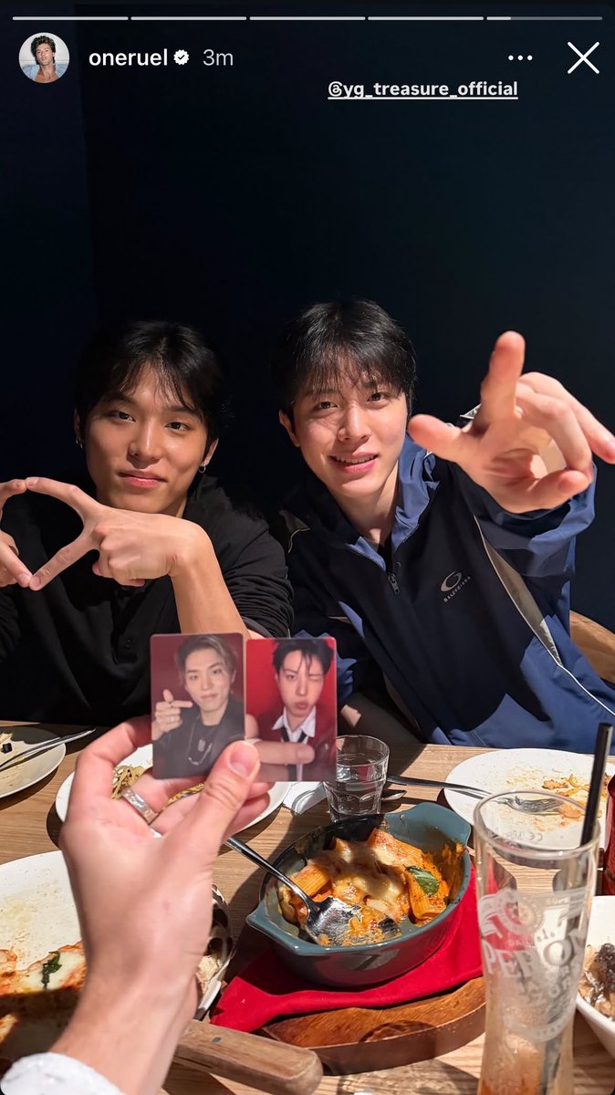 junghwanfeed's tweet photo. ruel on his ig story with junghwan and jeongwoo 😭💙 #소정환 #박정우 

he got iksan pcs too! im so happy junghwan met one of his fave artists! omg! https://t.co/IMhXb6Gbme