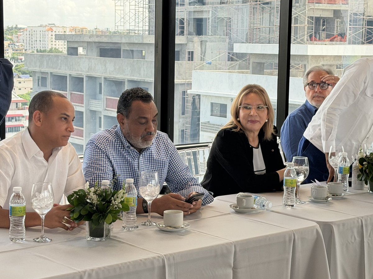 JoaquinFerndez's tweet photo. (2/2) sea quien encabece la boleta presidencial del @PRM_Oficial de cara al 2028.

Nos corresponde seguir avanzando y consolidando los logros alcanzados.

¡Más allá del 2028! https://t.co/VxwjKygarF