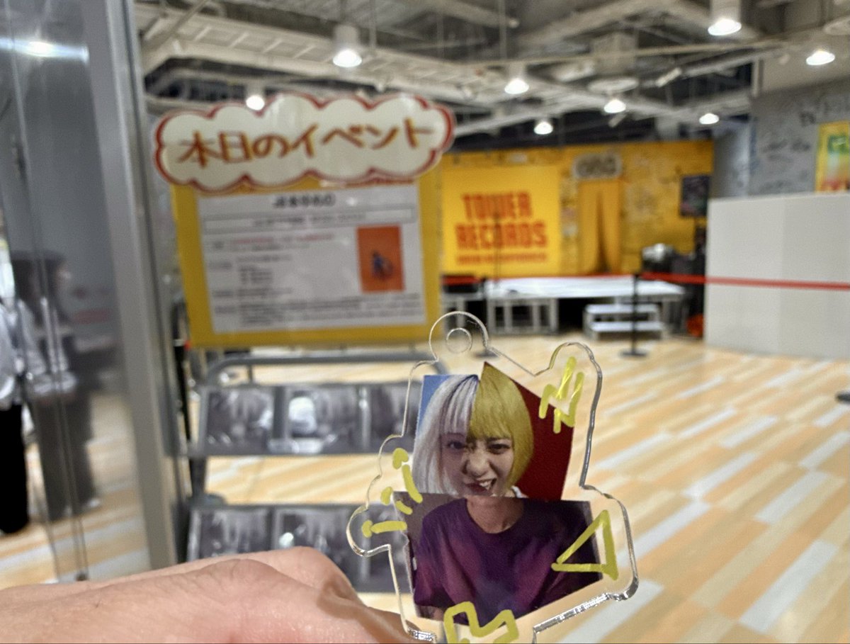 hp_oton's tweet photo. 間に合ったわ師匠💛
 #岸本ゆめの
 #タワレコNU茶屋町 https://t.co/DmsrzElDpI
