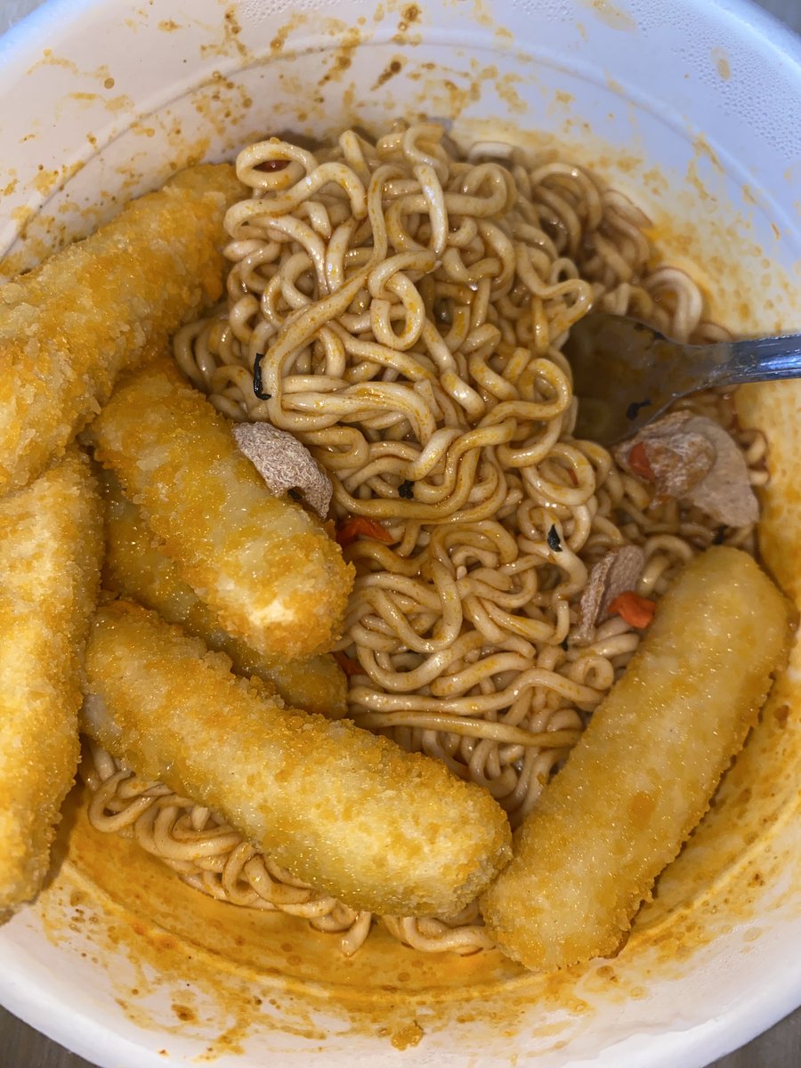 ggyarinee's tweet photo. kalian makan mie berapa kali dalam sebulan?

me: kalo lagi kepengen aja https://t.co/omIZDEJtts