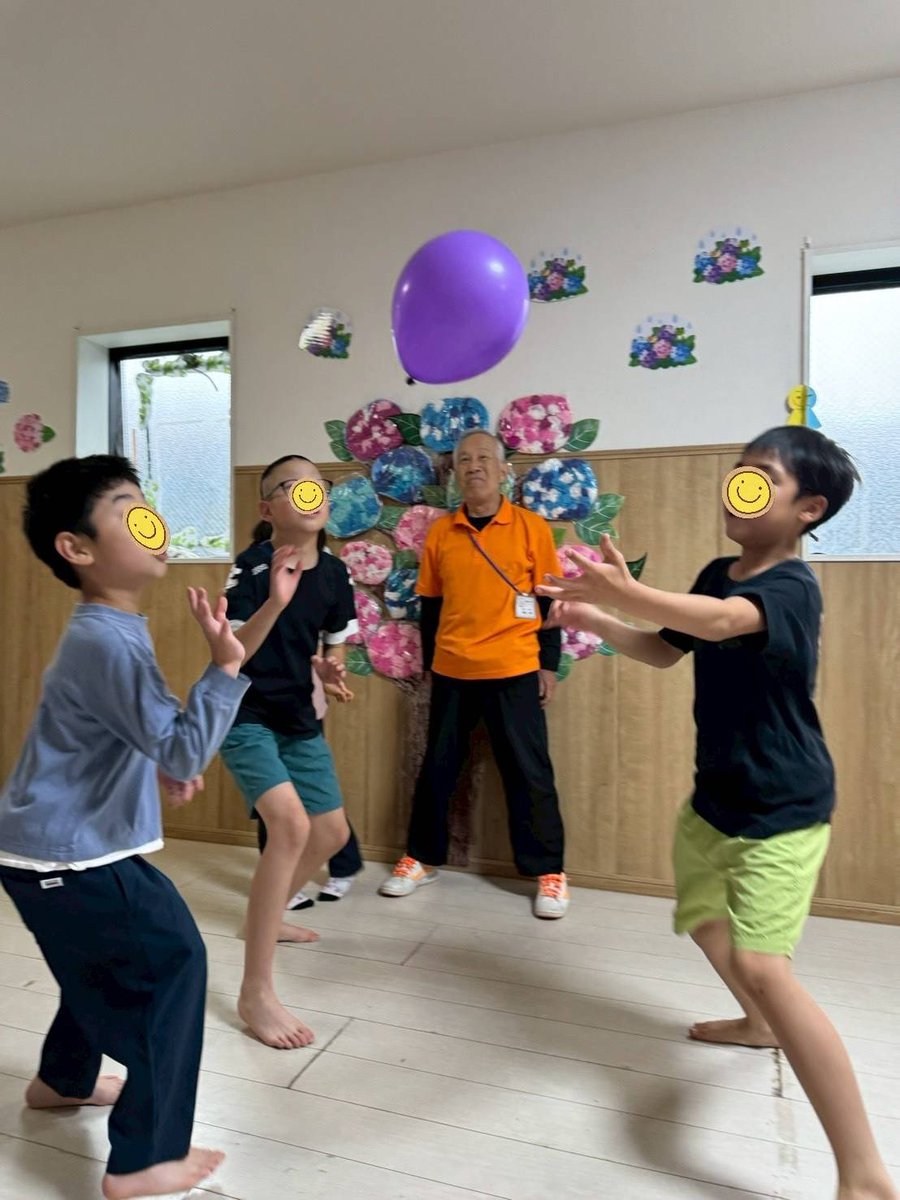 firstdream_04's tweet photo. ⭐️西小松川教室⭐️
2026.6.5(金)
『風船バレー🎈』
チームに分かれ、みんなで風船バレー🎈を行いました☺️まずはパスやトスの練習をしてからいざ対戦👍みんなで楽しく身体を動かす事が出来ました✌️

▽ファーストシーンドリームの詳細はこちら！
https://t.co/ulHT0DkIlx

#放デイ #風船バレー https://t.co/JCBMrDGiUb