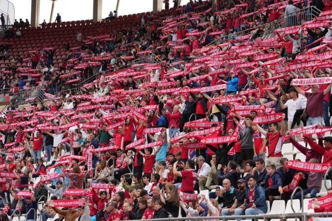 RealMurcianismo's tweet photo. Se habla mucho de “radicales” y “pacíficos” en la afición.

El problema surge cuando el ego lleva a querer “encabezar” y abanderar la animación del estadio.

Por ahí no. Nadie se puede adueñar de la animación. El club debe marcar las pautas y el resto acatar.

¿Lo tienen claro? https://t.co/9C0Tfa9yAU
