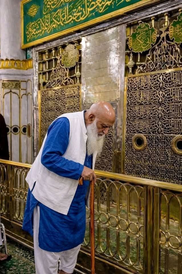 Murtada_M_Taawu's tweet photo. As Salāmu 'halayka, Yaa Habibal lah,
As Salāmu halayka Yaa xal bi,
Ya ruuhi,Ya Sëyyidi,Ya Rasulalllahﷺ❤️🥹 https://t.co/hJSmb0Ywd0