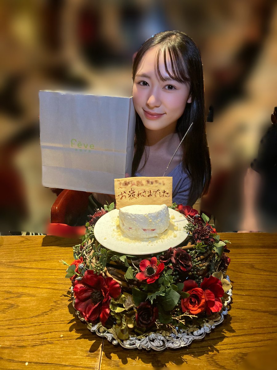 akecchi___chu's tweet photo. お祝いしてくれた優しい方達😭
至らないところはたくさんな私ですが頑張れます😭

6.20。ぎりぎりで準備中 https://t.co/IFeo0JBHmi