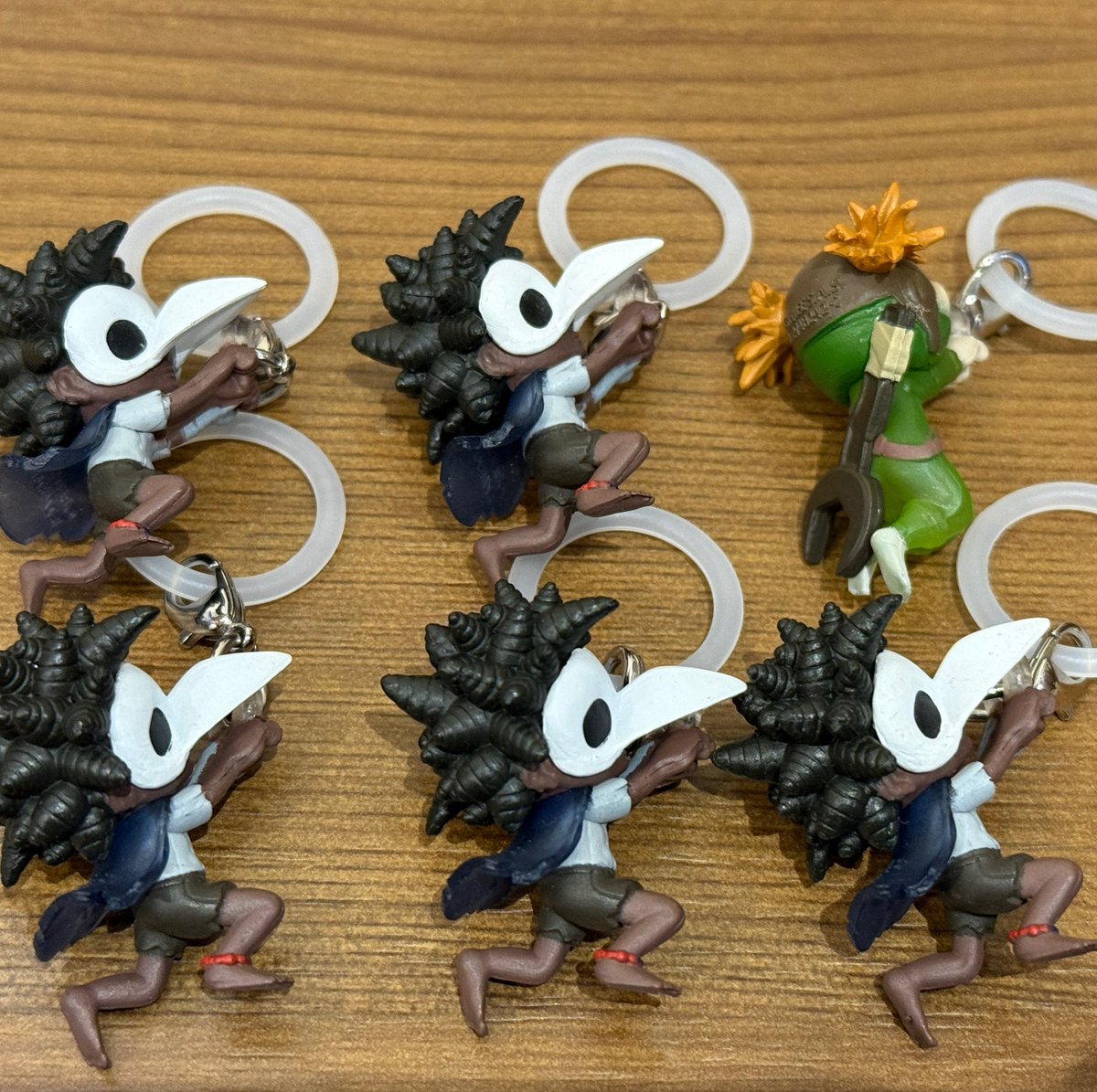 oooo5911's tweet photo. リトルナイトメアのガチャ前回は回せなかったけど、再入荷されてるのを見つけて回してきた！ロゥに愛されすぎた🤣🤣 https://t.co/UGvsL3UWqL
