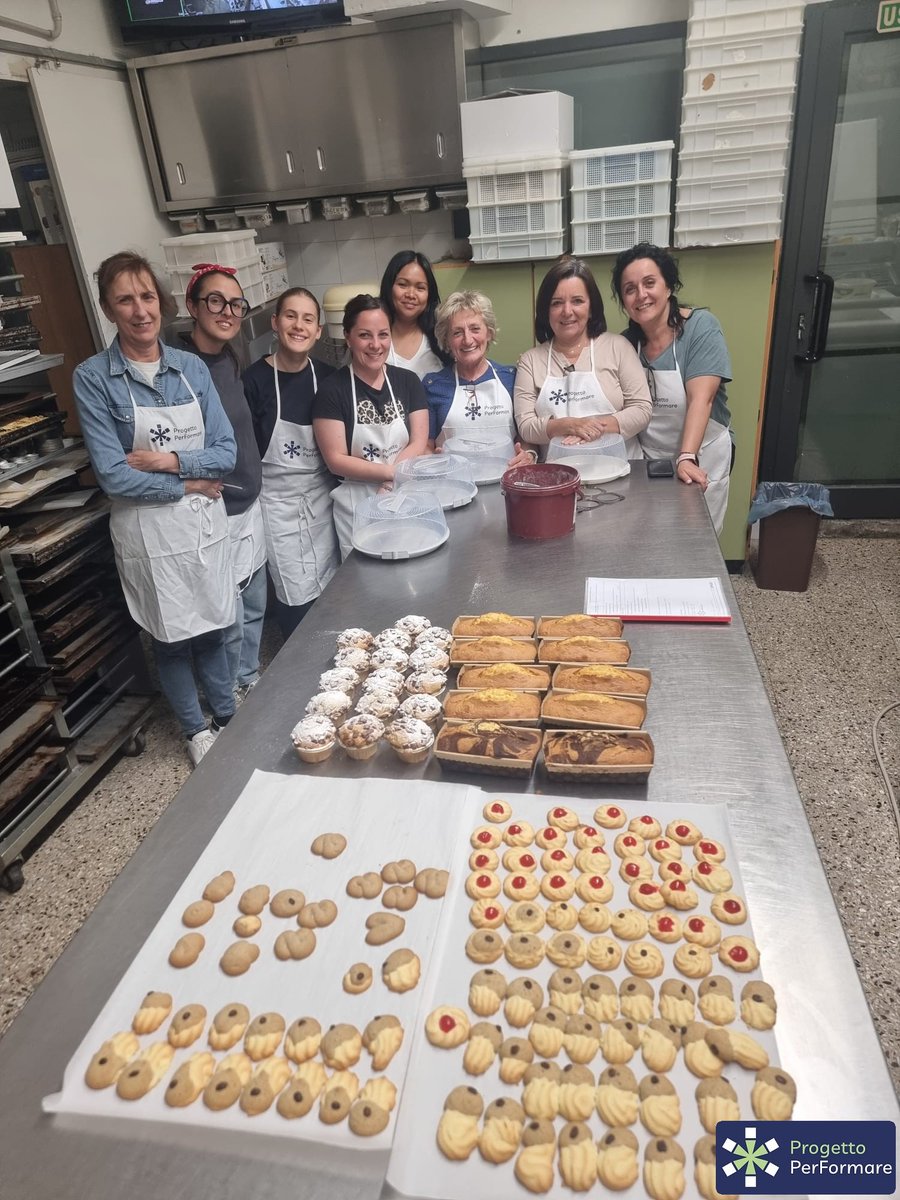 PPerFormare's tweet photo. 🍰 2ª EDIZIONE – CORSO DI PASTICCERIA CLASSICA | PAVULLO NEL FRIGNANO (MO) 📸
Nuovi scatti che raccontano passione, tecnica e creatività in laboratorio ✨Sfoglia l’album e scopri il lavoro svolto durante il corso 👇
#PasticceriaClassica #CorsoPasticceria #PavulloNelFrignano https://t.co/XL4qLU1pgY