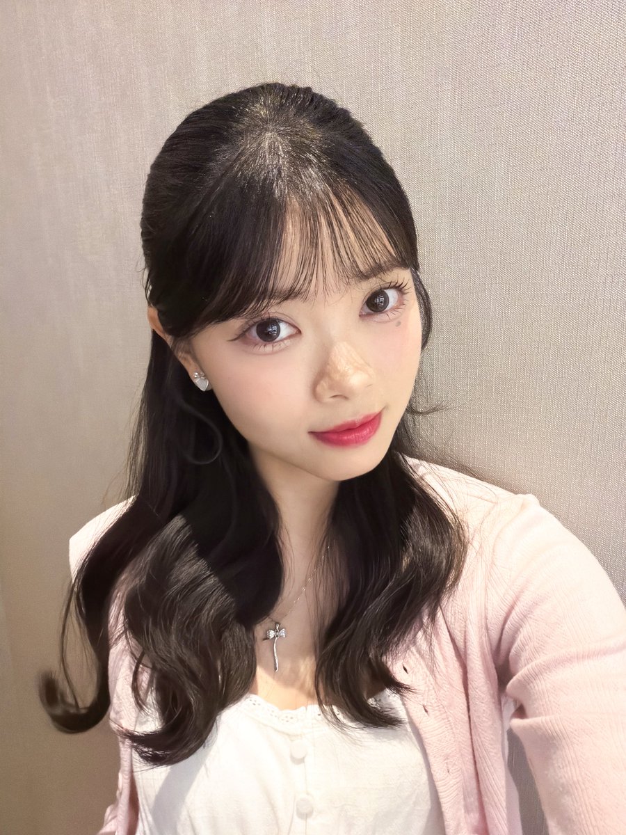 A_FionyJKT48's tweet photo. #TGIF 🌷🤍 https://t.co/coHS161PMl