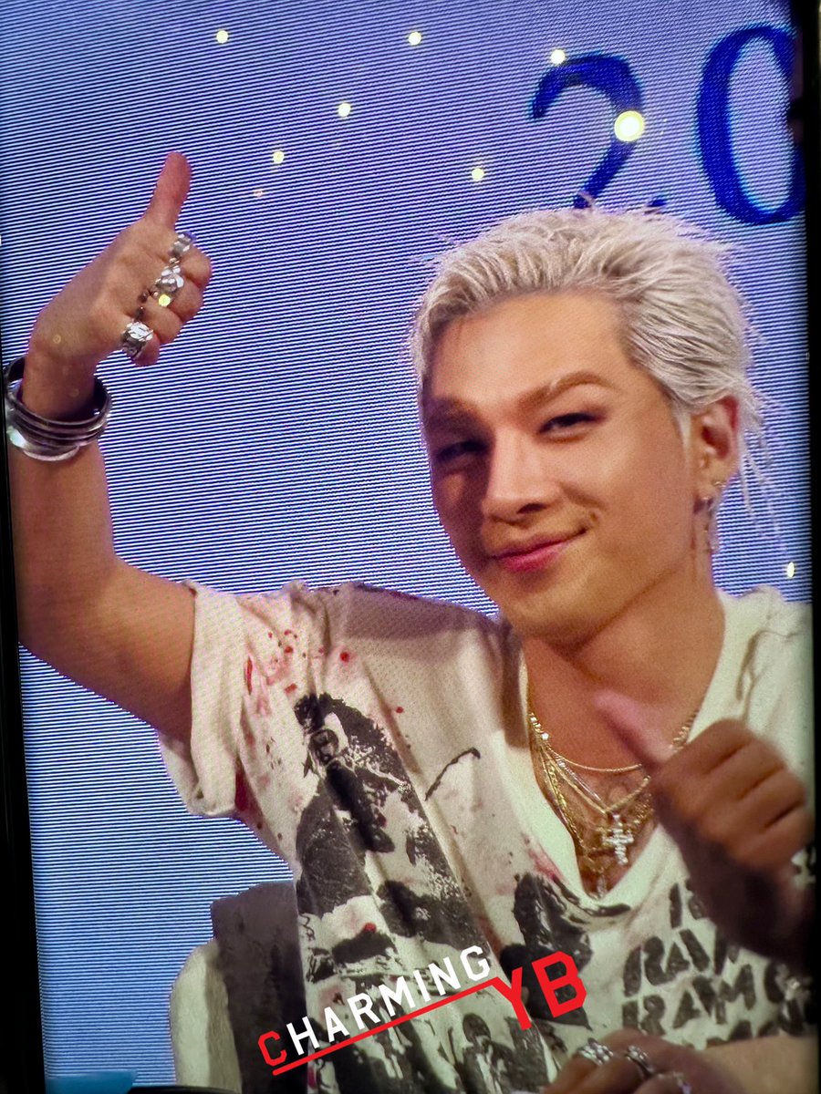 charmingyb's tweet photo. 260605 태양 | 홍콩 대면 팬사인회🇭🇰

건강하구 오래보자🥹💙

#태양 #TAEYANG #동영배 #Quintessence https://t.co/GTs5u04wGV