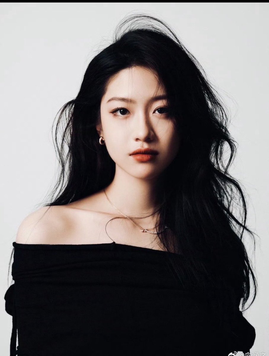 CdramaBloom's tweet photo. 🍉MGTV youth romance drama #TheScorchingSun

Based on novel of same name by Tui Ge

Cast: #YanAn #XiangHanzhi 

Emotionally soothing, 18-year-old resilient FL who fights adversity to rewrite her future by pushing herself without rest x righteous, bright ML who illuminate her life https://t.co/3Xja0hcu4f