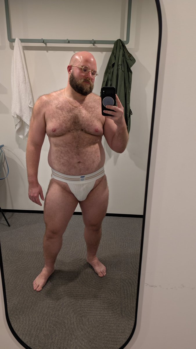 toe_mass's tweet photo. Been working out more lately and eating better and more consistently - feelin' good!

Also on a silly lil week away in Naarm/Melbourne - hope to see some of you out and about 😘 https://t.co/906iyKVjfC